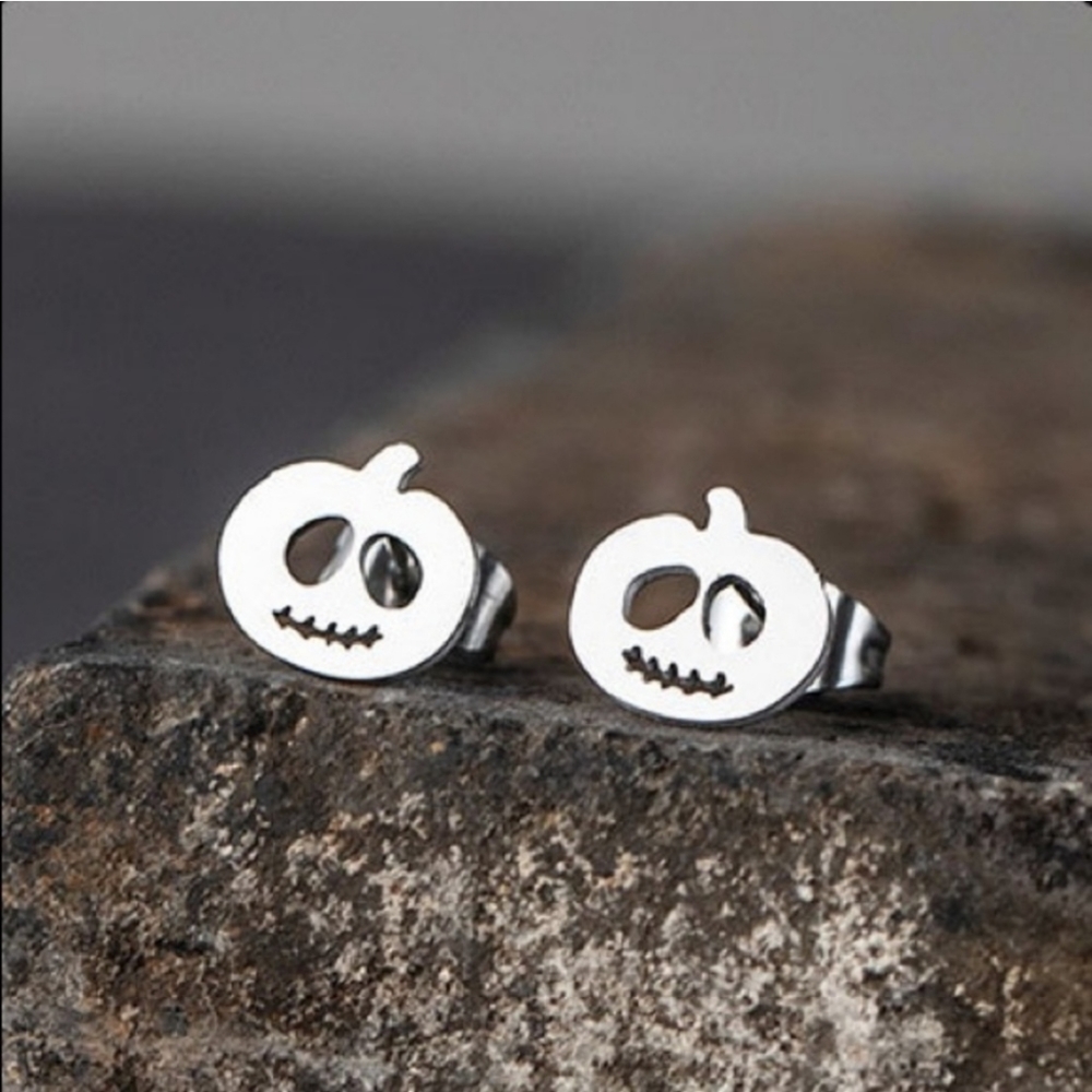 Pumpkin studs
